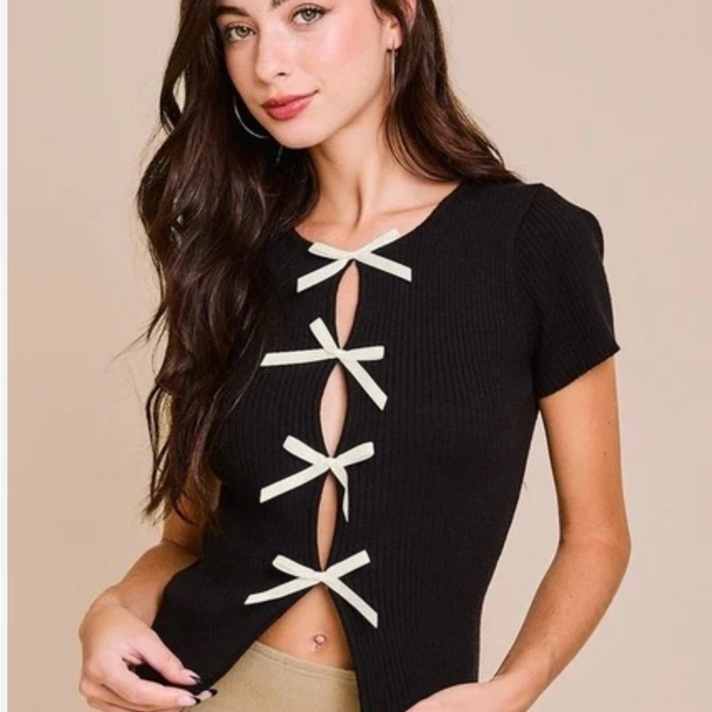 Le Lis Black Top with Cream Bow Accents